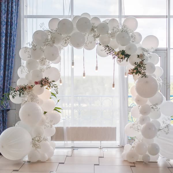 Bröllopsballongbåge, robust metallkonstruktion, elegant design, VIT, 200x60x260cm