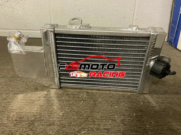Aluminiumradiator, letvægts holdbart materiale, skræddersyet pasform, effektiv køling