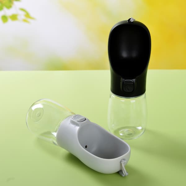 Bærbar vannflaske for hunder 550ml green