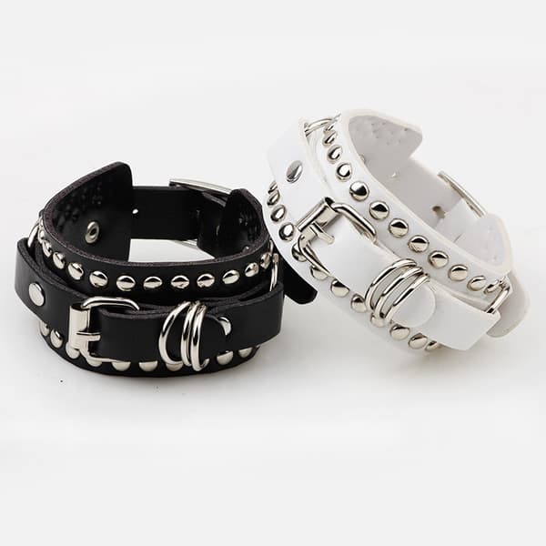 PU læderarmbånd, seje gaver, justerbart wrap-manchet, punk-nitte-håndledsbælte, kædearmbånd til fester white