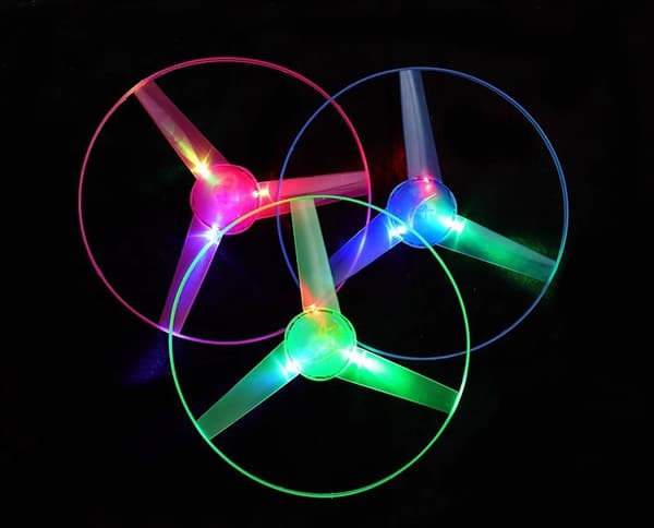 3 stk. LED lysende flyvende disk helikopterlegetøj, 3 snorstartere og 3 flyvende tepet, trækkesnor tepet UFO flyvende legetøj til børn Style 2 3Pcs