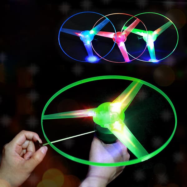 3 stk. LED lysende flyvende disk helikopterlegetøj, 3 snorstartere og 3 flyvende tepet, trækkesnor tepet UFO flyvende legetøj til børn Style 2 3Pcs