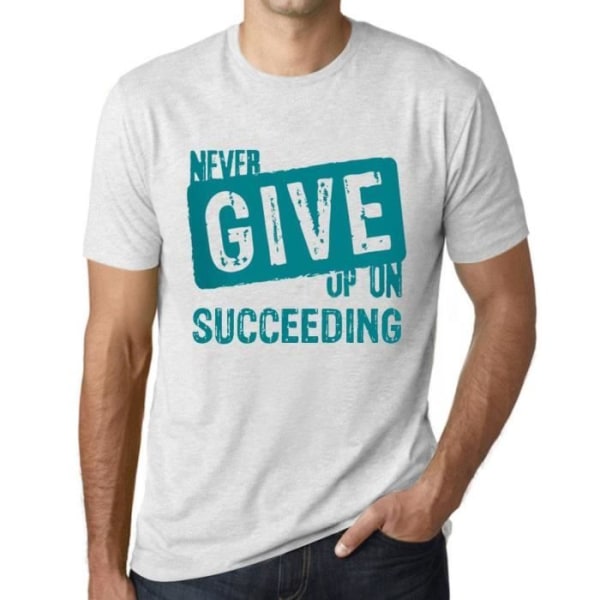 T-shirt herr Ge aldrig upp om framgång – Ge aldrig upp om att lyckas – Vintage vit T-shirt Ljungvit