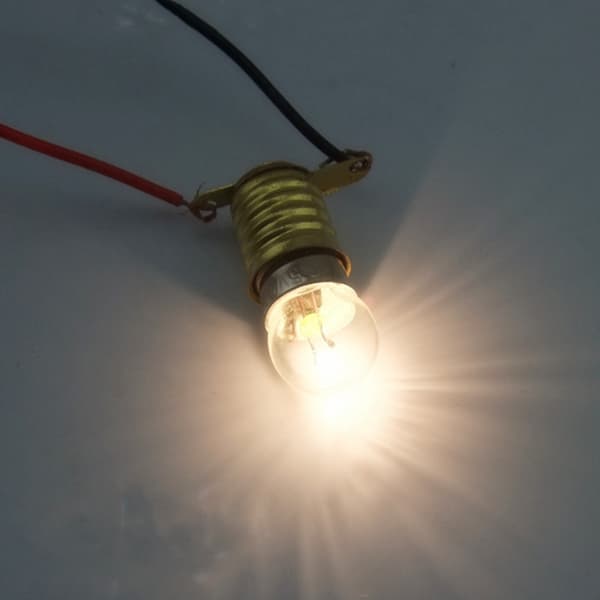 10 kpl E10 taskulampun kierrekantainen lamppupidike, 2,5 V 0,3 A (YJD)