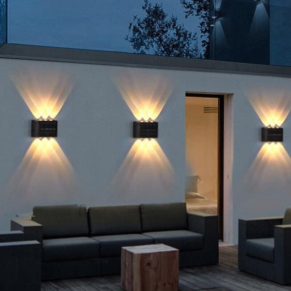 2 stk. Utendørs Solcellelamper Vanntette Vegglamper Hage Solcelle Gjerdelamper Sikkerhetslys White light