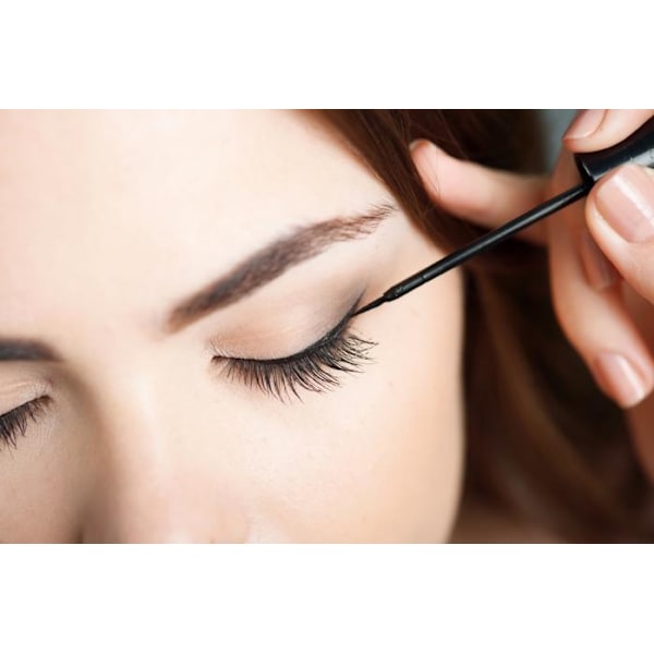 W7 Dip Liquid Eyeliner - Blackest Black Svart