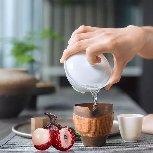 Kreativ farveskiftende litchi te kæledyr te leg frugt harpiks ornamenter teceremoni tilbehør