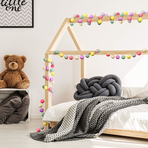 Garland av färgglada pompombollar i ullfilt, 6,5 fot lång