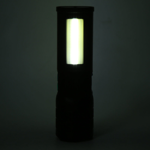 Super Ljus Utomhus LED Ficklampa Vattentät USB Laddningsbar Zoombar för Camping Picknick Klättring svart