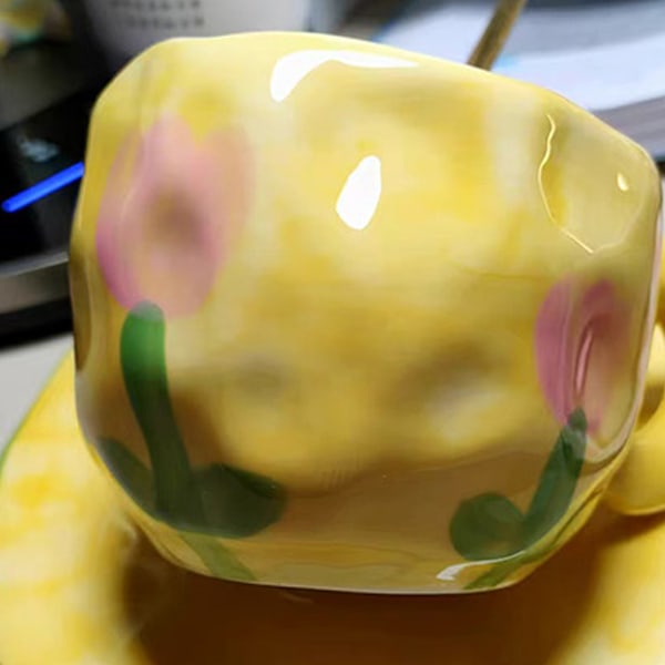 Keramisk kaffekopp, søt rosa damekopp med skål, egnet for kontor og hjem, tåler oppvaskmaskin og mikrobølgeovn (250 ml).