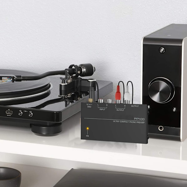 Phono Pladespiller Forforstærker - Mini Elektronisk Audio Stereo Fonograf Forforstærker med RCA-indgang, RCA-udgang og lav støjdrift drevet af 12 Volt DC
