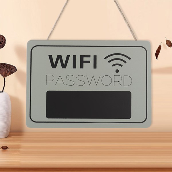 Fristående skylt för WiFi-lösenordshantering, trä med väderbiten yta och svartmålade bokstäver, återanvändbar griffeltavla för att skriva WiFi