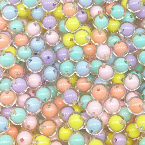 En pakke med akrylfargede perler i tre størrelser - gjennomsiktige