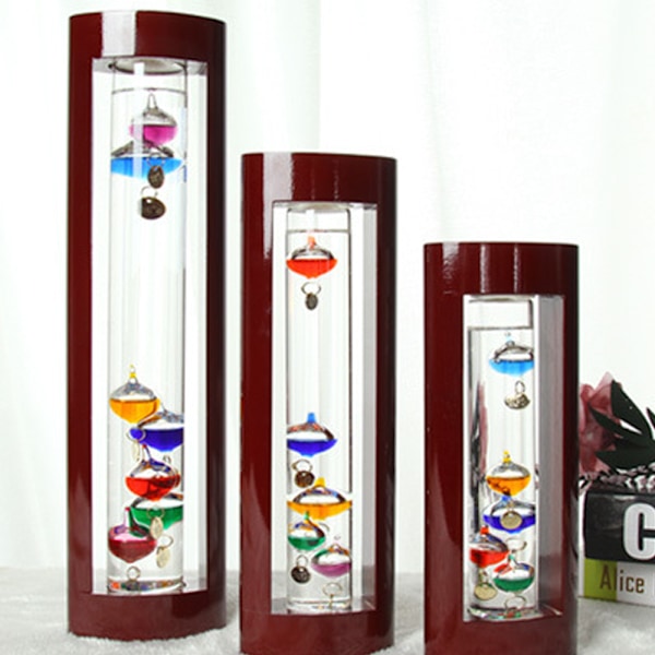 Galileo termometer i glas, et design med flere farver