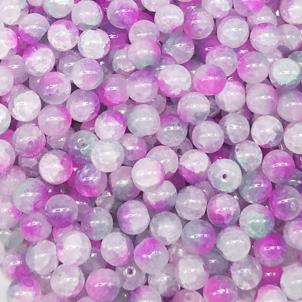 Ett paket färgade glaspärlor i sprickad jade 8mm i olika