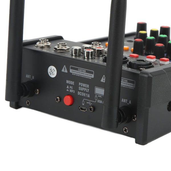 4-kanals lille Bluetooth-stereomixer med 2 trådløse mikrofoner Familiestereoprocessor til livestreaming