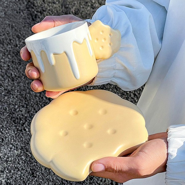 Luovat ja söpöt keksimuotoiset muki- ja alusastiasetit, keraaminen kahvimuki toimistoon ja kotiin, 7,4 unssia/220 ml teelle, lattelle ja maidolle