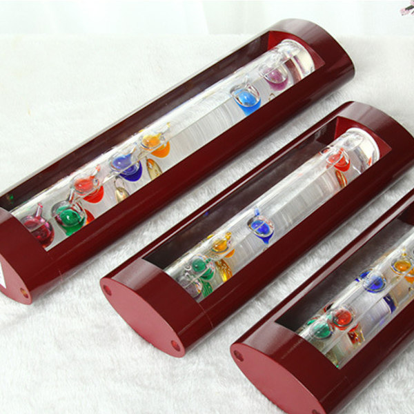 Galileo termometer i glas, et design med flere farver