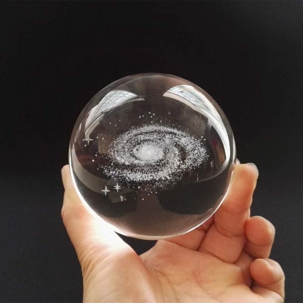 3D Melkeveis Galaxy 80 mm krystallglasskule med krystallbunn