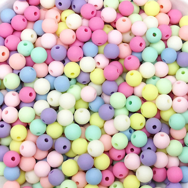 En pakke med akrylperler i 4 størrelser - transparent matt