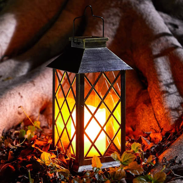 Solcellslykta med LED-ljus och bedrägligt verklighetstrogen flimmer