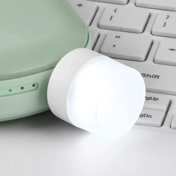 Natt USB lampa, mini LED-lampa, stickkontakt, varmvit, passande