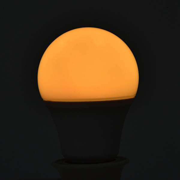 E27 10W RGBW LED Värillinen lamppu, kaukosäätimellä, kylmä valkoinen