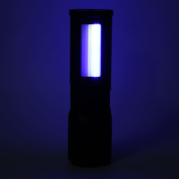 Super Ljus Utomhus LED Ficklampa Vattentät USB Laddningsbar Zoombar för Camping Picknick Klättring svart