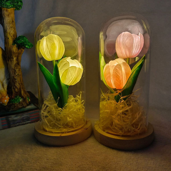 Lys opp tulipaner i glasskuppel Kunstig LED tulipan blomst nattlys til morsdag