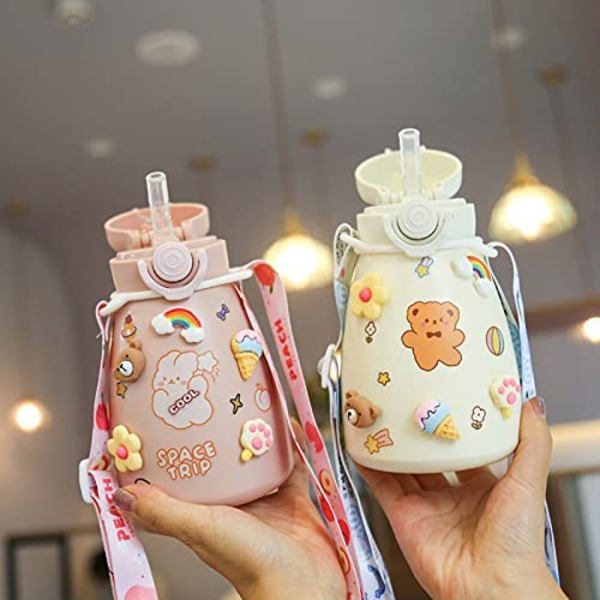 Kawaii vannflaske med sugerør og stor magekopp isolert kald