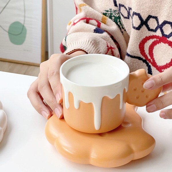 Luovat ja söpöt keksimuotoiset muki- ja alusastiasetit, keraaminen kahvimuki toimistoon ja kotiin, 7,4 unssia/220 ml teelle, lattelle ja maidolle