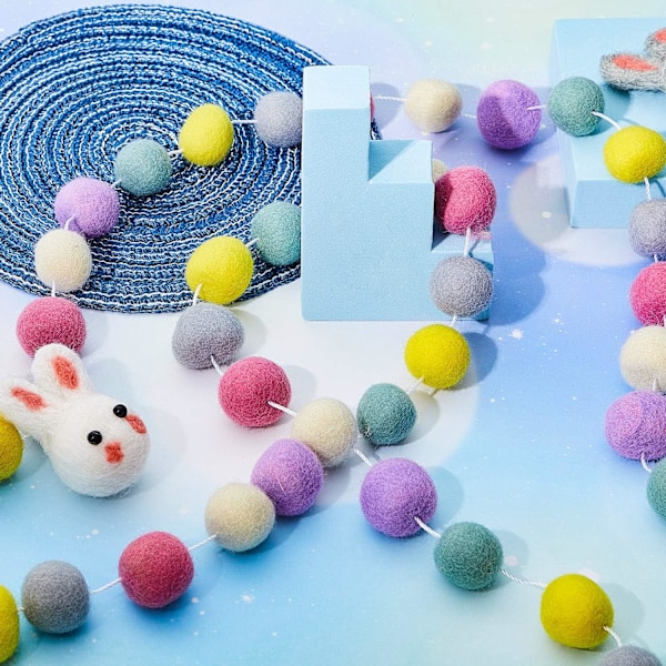 Garland av färgglada pompombollar i ullfilt, 6,5 fot lång