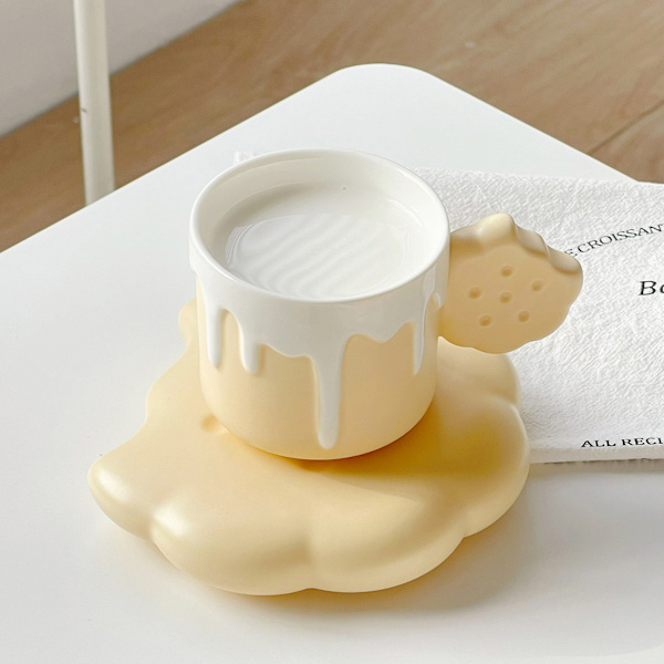 Kreative søde kiksformede krus og underkop sæt, keramisk kaffekrus til kontor og hjem, 7,4 oz/220 ML til te latte mælk
