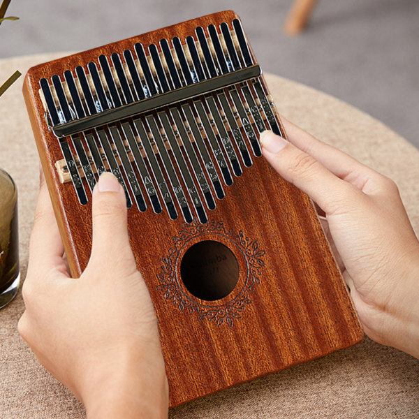 17-tangenters kalimba tommelpiano; stemhammer, fingerdeksler, nøkkel