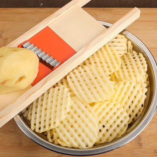 Manual Wavy Potato and Vegetable Cutter with Flower Design, Durable Plastic Kitchen Gadget