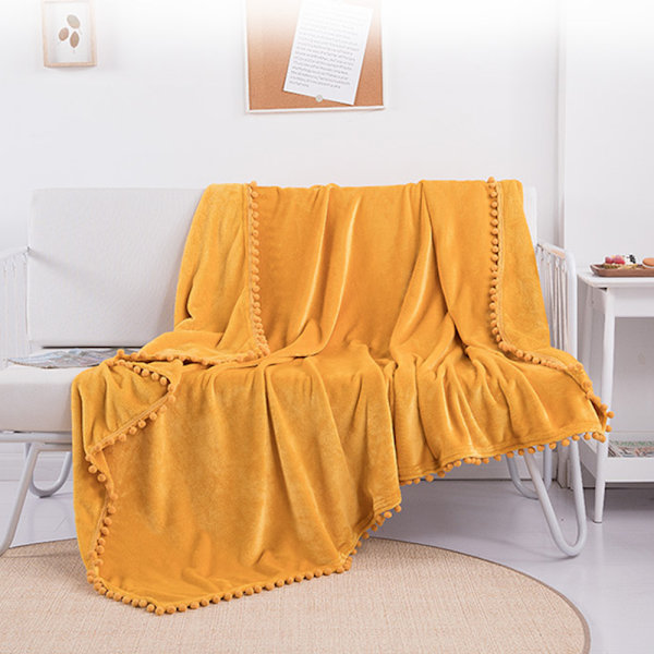 Flannel tæppe med pompon frynser letvægts hyggeligt sengetæppe blødt tæppe til sofa sofa egnet til alle årstider sennepsgul ca.