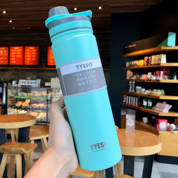 Hoikka Shaker-pullo - Ruostumattomasta teräksestä valmistettu Shaker-pullo - Eristetty