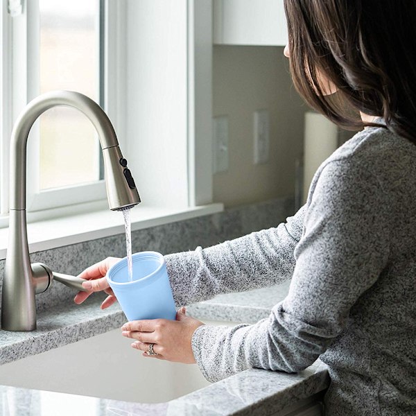 700ml genanvendelig koldt vand kop plastik kop, dobbeltlags ensfarvet drikkekop med låg og sugerør