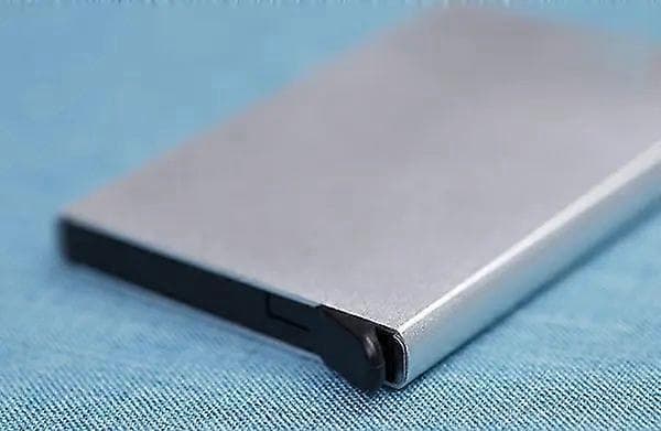 2x Silver korthållare skjuter fram 5 kort - RFID-säker Silver en storlek