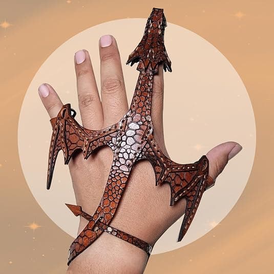 Læderarmbånd, dragedesign, justerbart, egnet til både mænd og kvinder, rollespils håndledstilbehør, perfekt gave, brun.