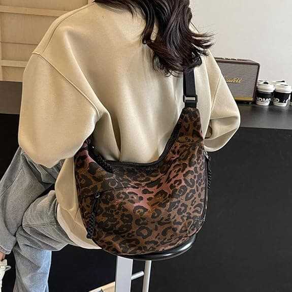Leopardväska för kvinnor Halvmåne Crossbody-väskor Nylon Luna Måne Dumplingväska Leopardmönstrad Crossbody Hobo Plånbok