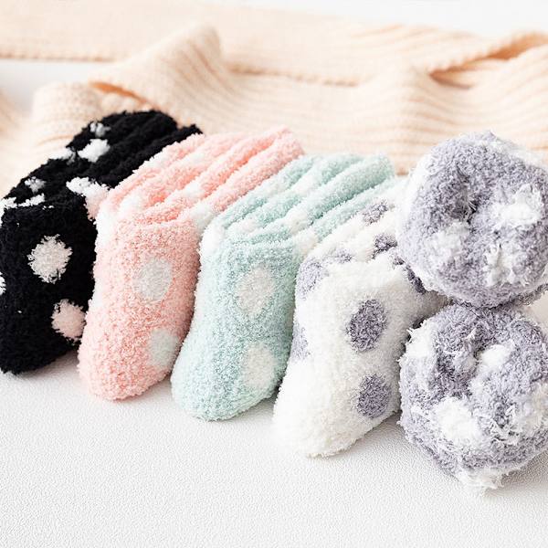 5 par höst och vinter nya golvstrumpor i korall sammet Japanska söta tjejer mjuka kontinuerliga hushållsstrumpor söta lammbroderier (en one size)