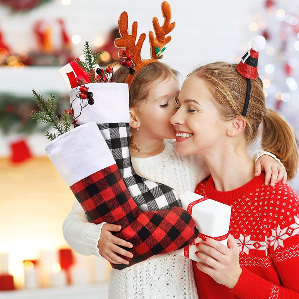 6 stycken julbuffelplädstrumpa Klassisk strumpdekoration Julstrumpor med plyschmanschett för familjens julfestdekor