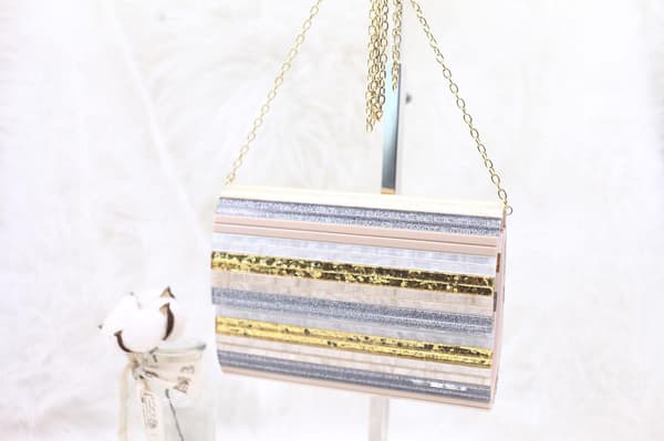 Sequin Sliver Panel Tri-fold Kvällsväska i akryl