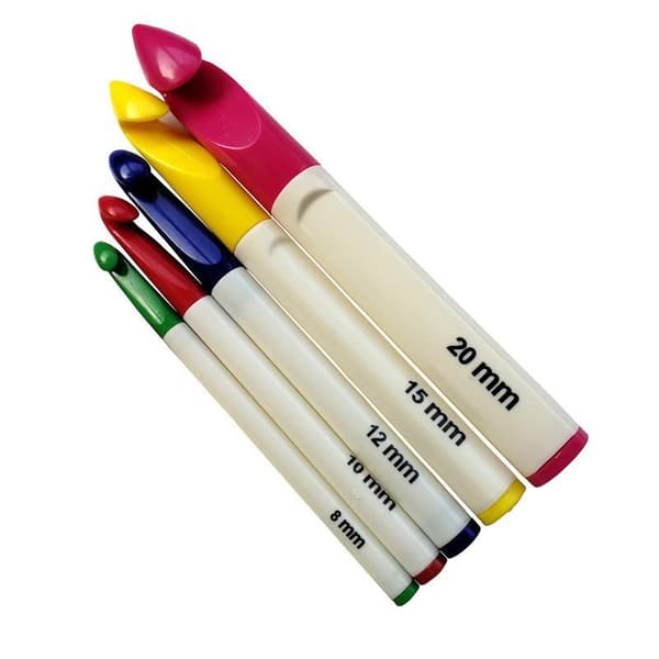N126 - Setissä 6 kpl. karkeat virkkuukoukut multicolor one size