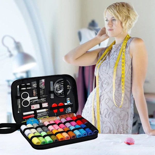 Sysæt med tråd, nåle, saks, målebånd, opsprætter m.m. - 98 dele Multicolor multifärg