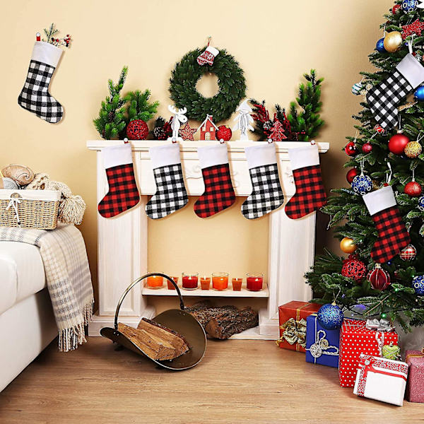 6 stycken julbuffelplädstrumpa Klassisk strumpdekoration Julstrumpor med plyschmanschett för familjens julfestdekor