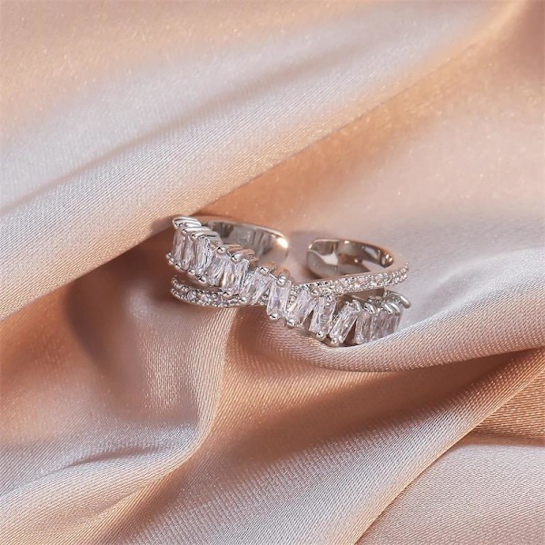 Silver Ring i Stål med Vita Kristaller - Guldpläterad -Justerbar Silver