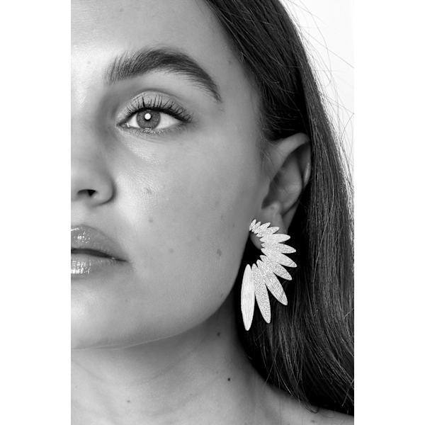 Blanka Statement Örhängen i form av Blomma med Mönster - Silver Silver