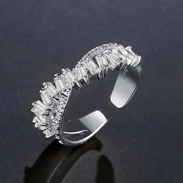 Silver Ring i Stål med Vita Kristaller - Guldpläterad -Justerbar Silver